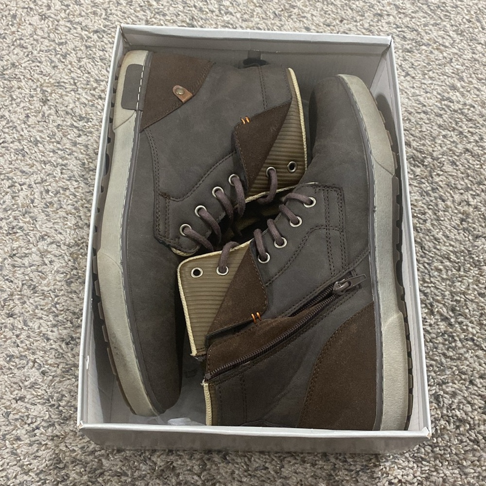 Day Five Men’s Size 13 Casual High Top Lightweight Sneakers